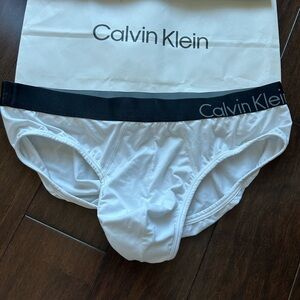 Calvin Klein Men's low rise hip briefs  new micro fiber white bold model